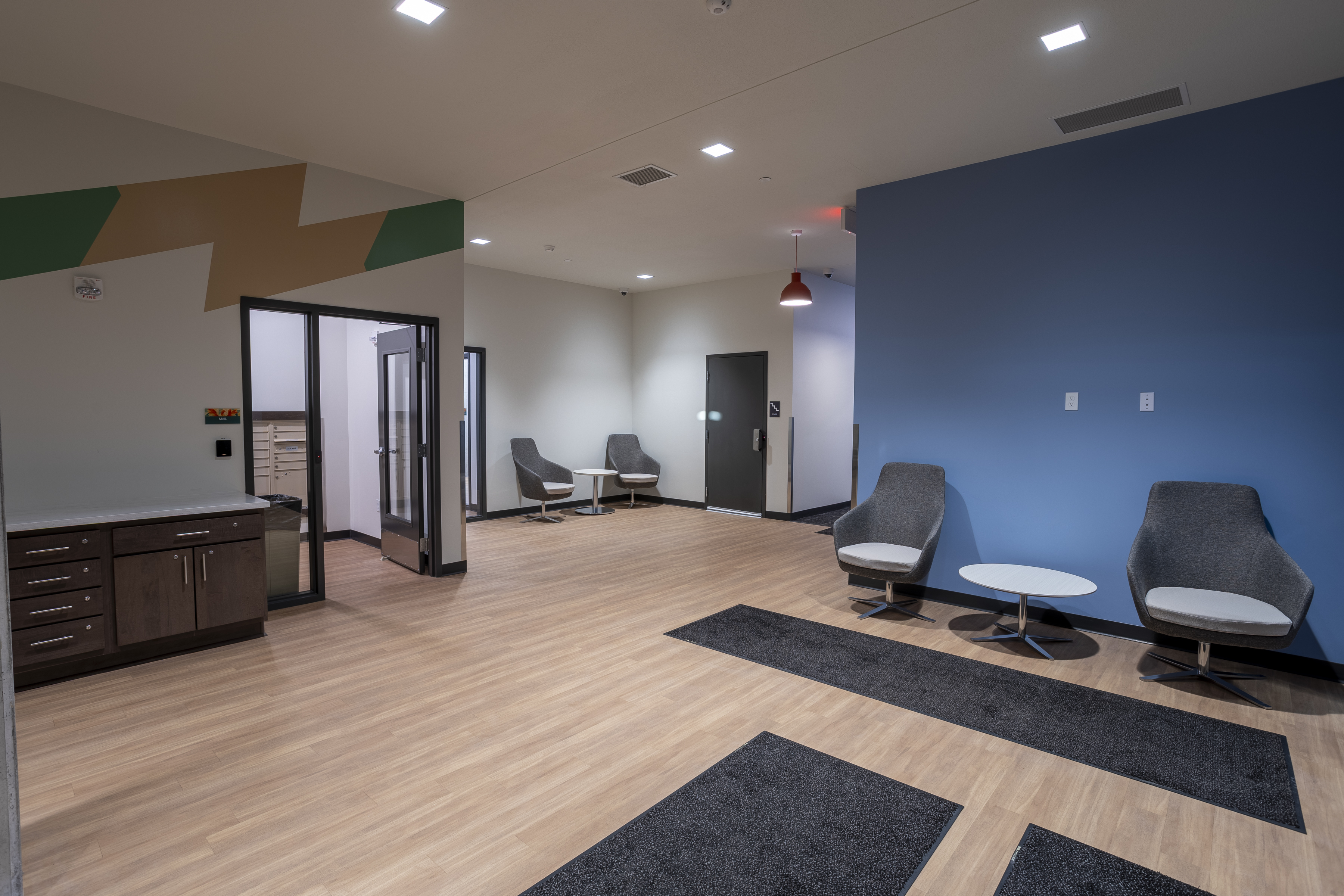 Spacious lobby that connects to community room, mail room and bike storage room
