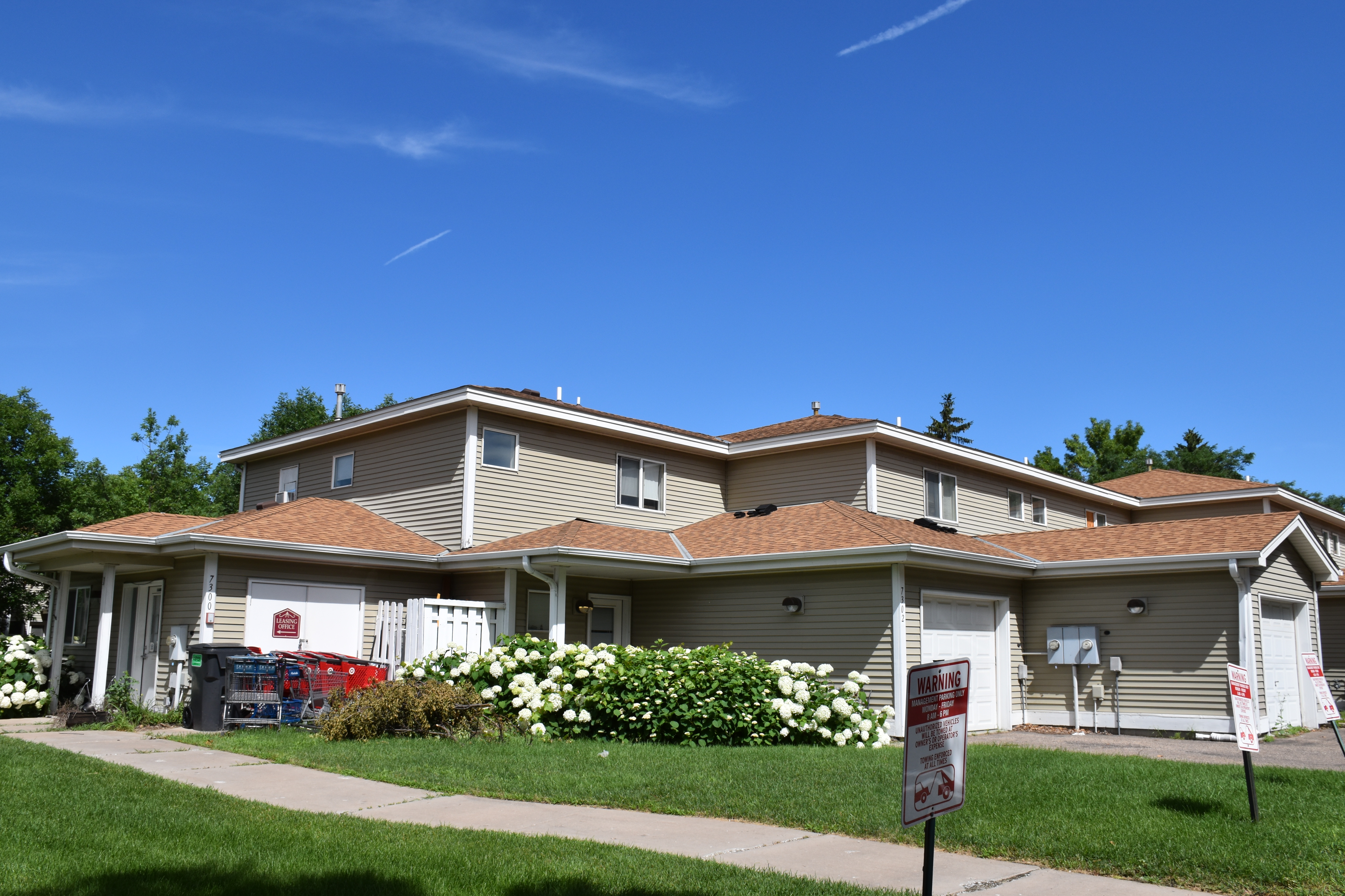 Exterior image Bass Lake Townhomes property