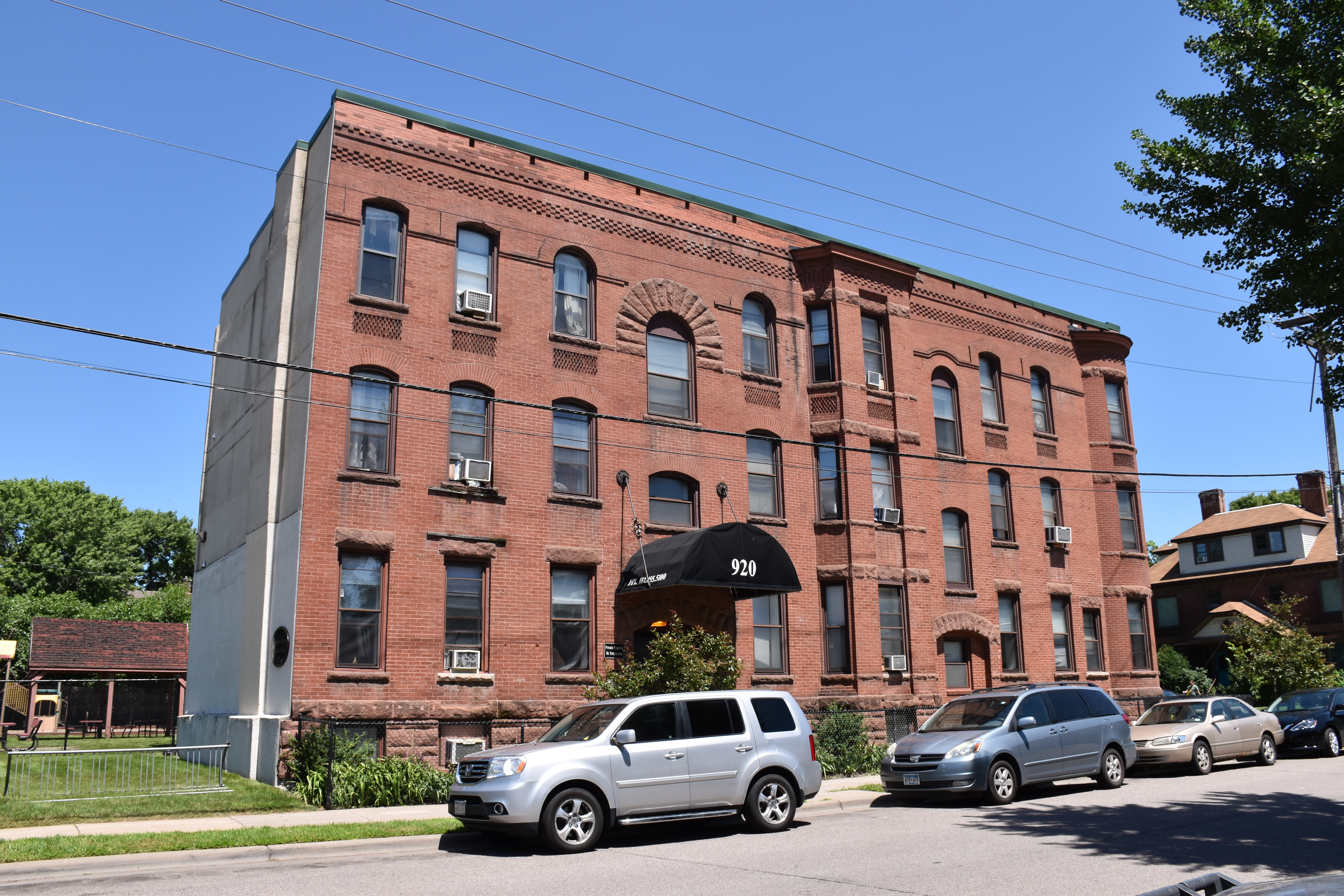 Exterior Canadian Terrace property