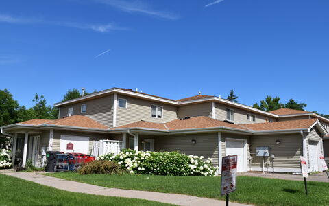 Exterior image Bass Lake Townhomes property